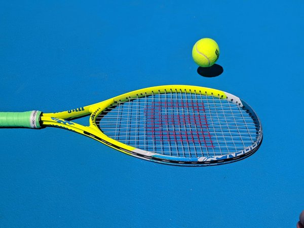Quali tecniche di rilassamento rapido sono adatte a giocatori di tennis tra un set e l'altro?